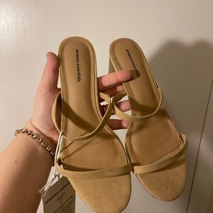 Amazon Essentials Tan Strappy Low Block Heel Sandals